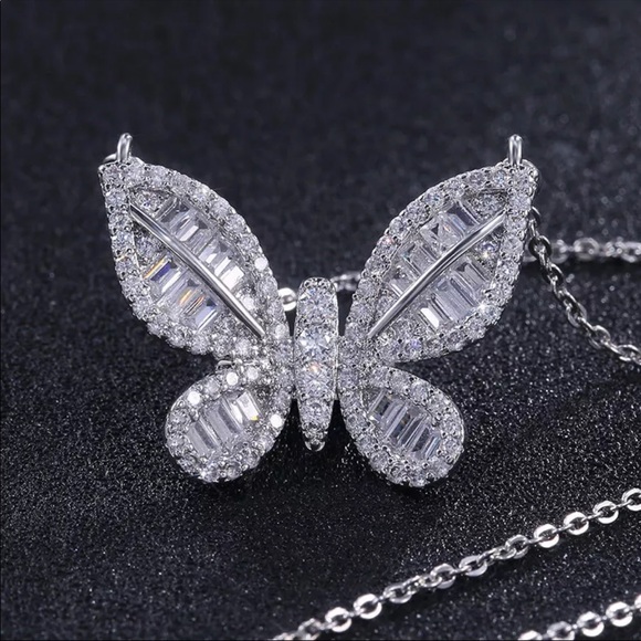 *NEW*Womens 925 Silver Butterflie Diamond Necklace - Picture 5 of 6